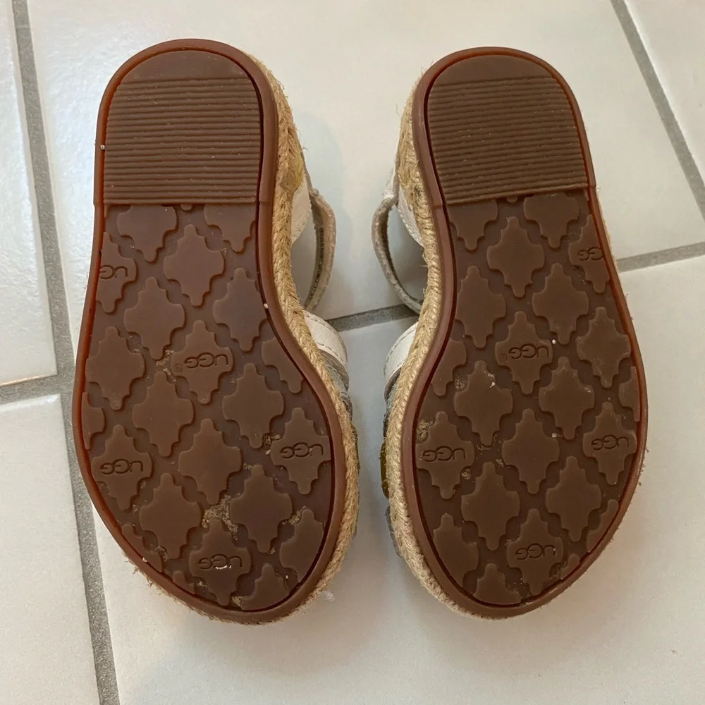โญ๏ธHPโญ๏ธUGG espadrilles for your little fashionista! - Picture 4 of 4